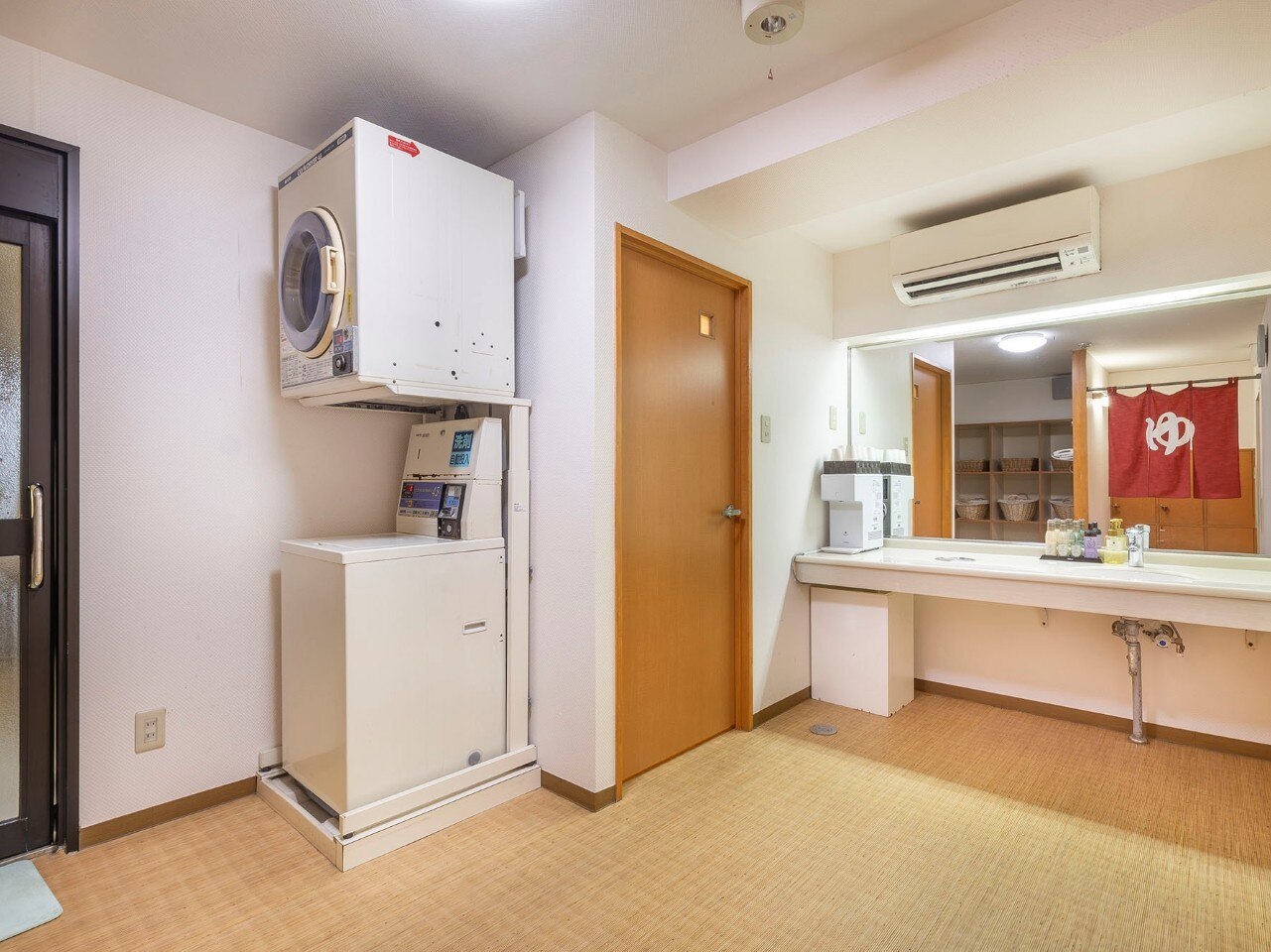 女性大浴場　脱衣所